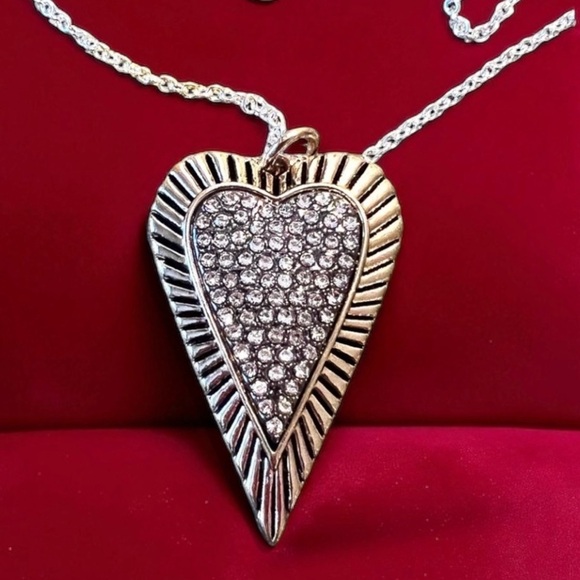 Stainless steel & rhinestones heart pendant with a no tarnish silver plate chain - Picture 1 of 16